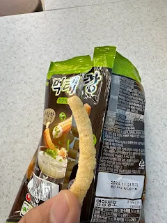 살짝 새우깡과 비슷한 모양