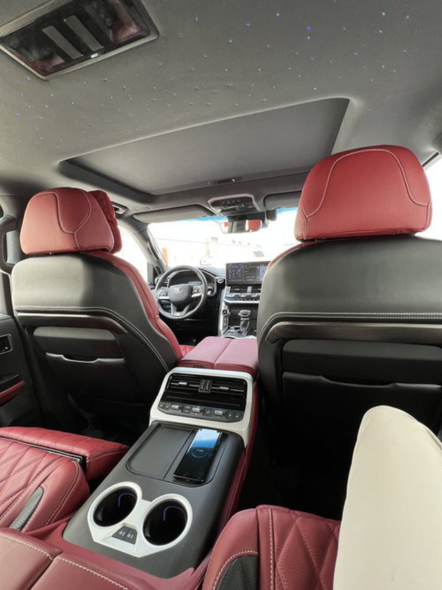 Đã hiếm còn đắt, Toyota Land Cruiser MBS 2022 đầu tiên Việt Nam dành cho đại gia cực kỳ chịu chơi: Nội thất toát ra toàn mùi tiền - Ảnh 7.