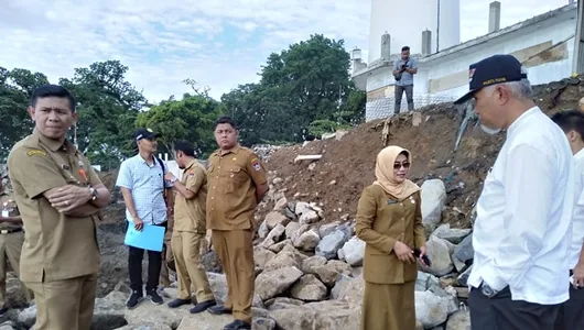 Terkena Gusuran Ombak, Wako Mahyeldi Tinjau Lokasi Masjid Baru di Muaro Pantai Padang