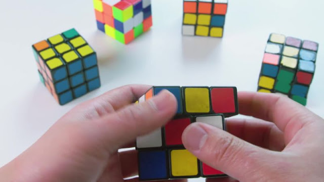 kubus rubik mainan puzzle paling laris di dunia