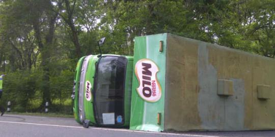 Truk Milo terguling, jalur Yogya-Wonosari macet 10 kilometer