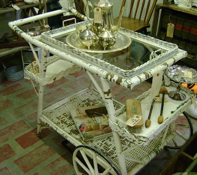 Site Blogspot  Wicker   on What A Cool Vintage Wicker Tea Cart