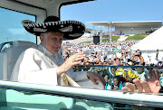 Popemobile cruises in Mexico (pope in mexico)