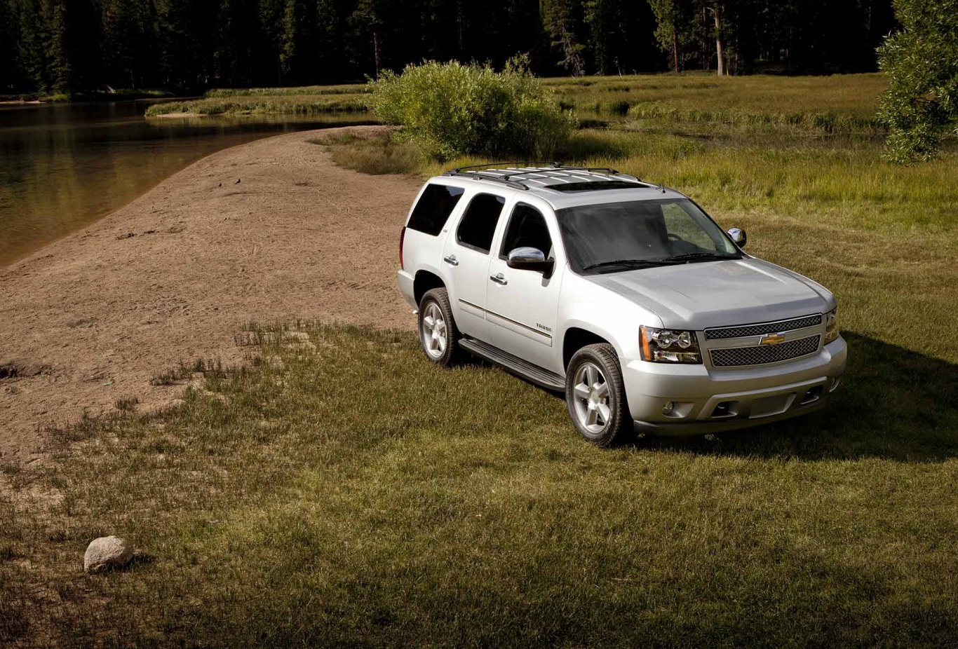 2014 Chevrolet Tahoe Top Wallpapers 1366X768