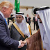EUA FORNECERÃO US$ 110 BILHÕES EM EQUIPAMENTO MILITAR À ARÁBIA SAUDITA. OS ESTADOS UNIDOS ANUNCIARAM NESTE SÁBADO QUE FECHARAM ACORDOS MILTARES COM A ARÁBIA SAUDITA NO VALOR DE CERCA DE US$ 110 BILHÕES (CERCA DE R$ 360 BILHÕES), DURANTE A VISITA DO PRESIDENTE DONALD TRUMP AO PAÍS.  UM FUNCIONÁRIO DA CASA BRANCA DISSE À AGÊNCIA REUTERS QUE TRUMP E O SECRETÁRIO DE ESTADO REX TILLERSON ASSINARÃO UMA CARTA DE INTENÇÕES SOBRE UM PACOTE DE SERVIÇOS E EQUIPAMENTOS DE DEFESA PARA REFORÇAR A SEGURANÇA DA ARÁBIA SAUDITA E DA REGIÃO DO GOLFO PÉRSICO FRENTE A POSSÍVEIS AMEAÇAS DO IRÃ.