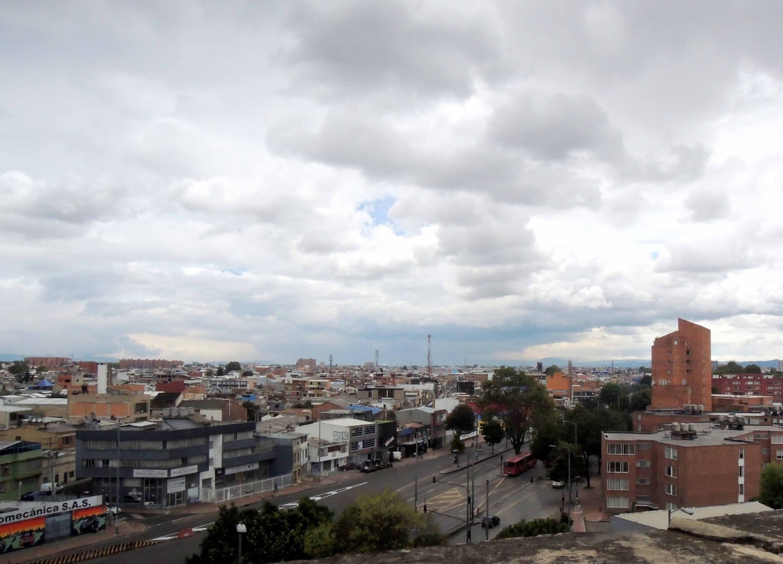 El Monumento a los Heroes es un sitio para hacer turismo en Bogotá