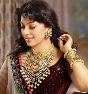 Juhi Chawla HD Wallpaper Download