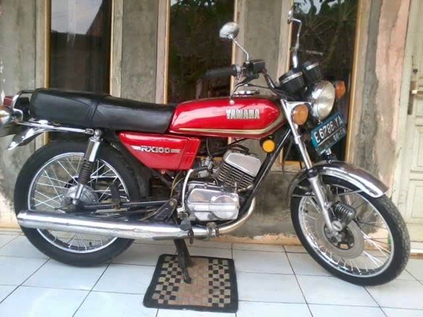 Belajar Naik Motor dengan Yamaha RX 100 akriko com Belajar Naik Motor dengan Yamaha RX 100 akriko com
