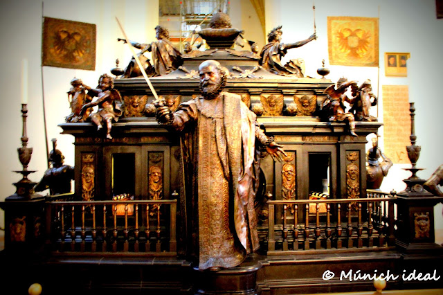 Catedral de Múnich mausoleo Luis IV de Baviera