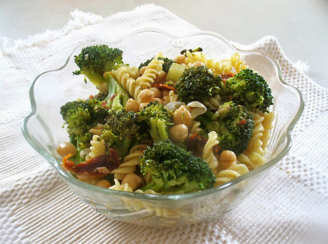 pasta with broccoli and chickpeas
