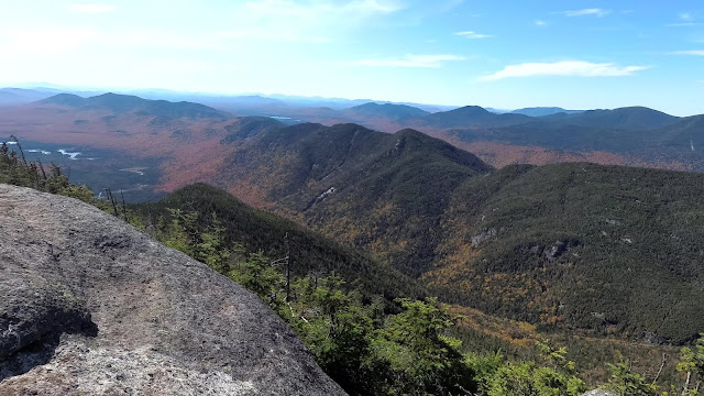 Vues au sommet du Nippletop dans les Adirondacks