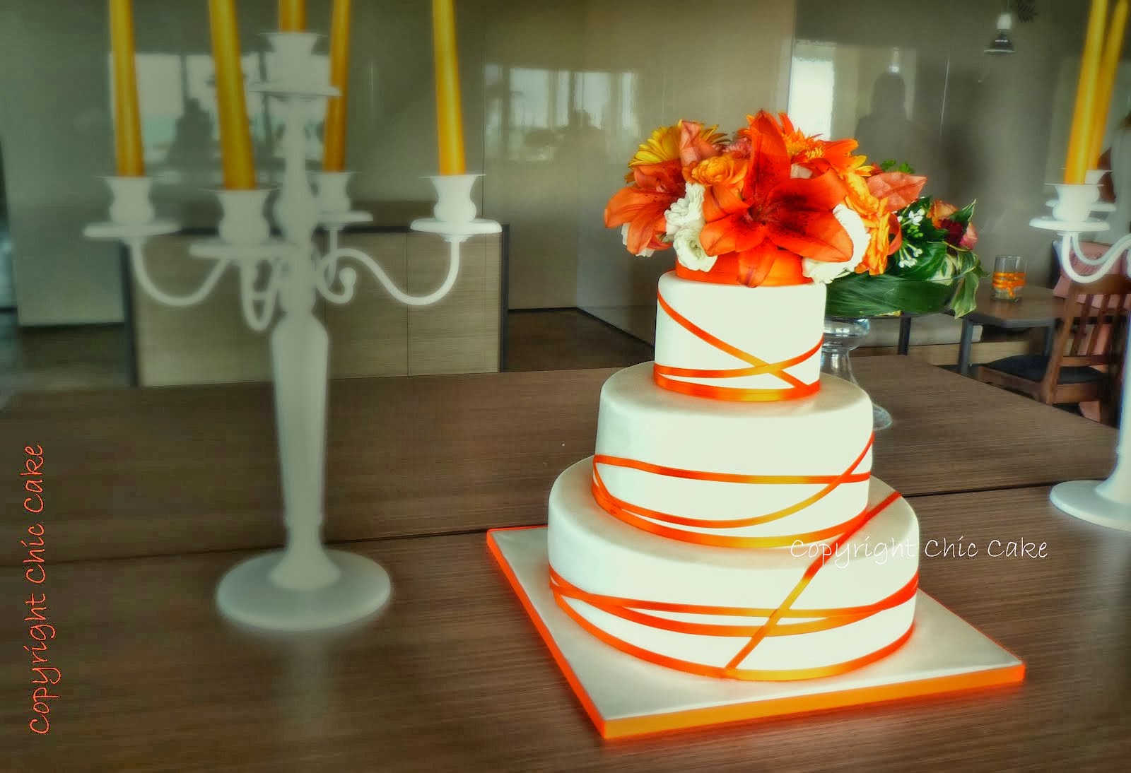 Wedding cake nastri e fiori arancioni