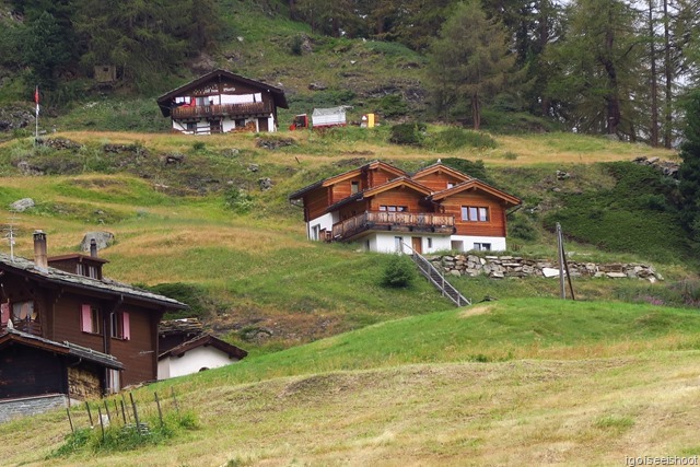 Hiking through the hamlet of Furi