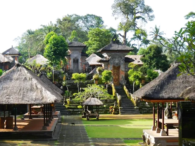 Struktur Bangunan Pura Samuan Tiga