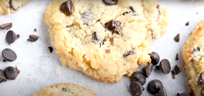 DELICIOUS KETO CHOCOLATE CHIP COOKIES RECIPE 