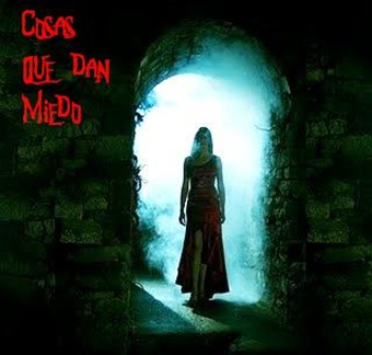MujerGotica-CosasQuedanMiedo-junio0603