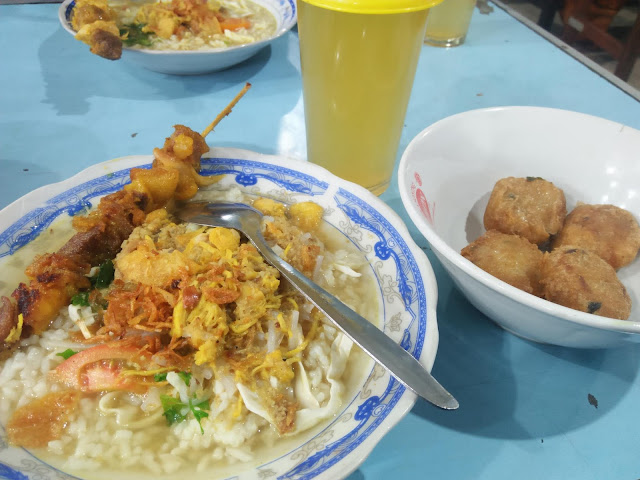 SOTO AYAM BORANG, yang berada Pojok Alun-Alun Ponorogo