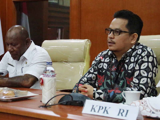 KPK Sebut Kepala Daerah di Papua Suka Keluar Daerah