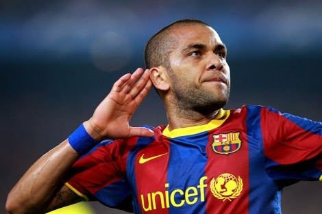 Daniel Alves o melhor lateral direito do Pro Evolution Soccer 2013.