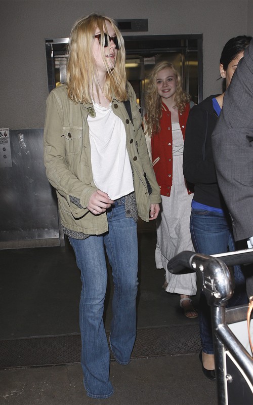 Dakota Elle Fanning Land At LAX