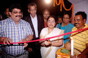 BJP leader Kiran Ghai inaugurated Disney Land Fair at Patliputra Colony . (patliputra main main disney land mela ka udghatan kerte kiran ghai)