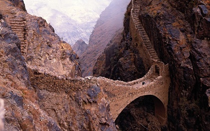 Yemen'deki Şahareh Ahlar Köprüsü