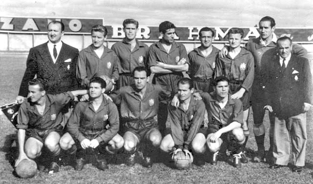 SELECCIÓN DE ESPAÑA. Temporada 1949-50. Dr. Cabot (médico), Gonzalvo II, Puchades, Antúnez, Gabriel Alonso, Gonzalvo III, Ignacio Eizaguirre, Benito Díaz (entrenador); Basora, Rosendo Hernández, Zarra, Igoa y Gaínza. SELECCIÓN DE ESTADOS UNIDOS 1 SELECCIÓN DE ESPAÑA 3. Domingo 25/06/1950, 15:00 horas. IV Copa del Mundo Brasil 1950, fase fina, 1ª fase de grupos, Grupo II, partido 1. Curitiba, Brasil, estadio Durival de Brito. GOLES: 1-0: 17’, John Souza. 1-1: 81’, Igoa. 1-2: 84’, Basora. 1-3: 89’, Zarra.