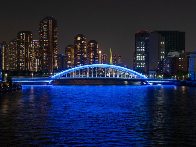 夜景 築地大橋の歩道へ行くのに駐車場が無くて困りまし