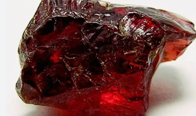 Garnet Crystal: Unveiling Its Meaning and Profound Benefits