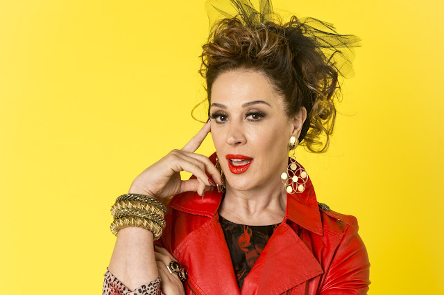 Claudia Raia - A Lidiane em Verão 90 rouba a cena sendo ela mesma