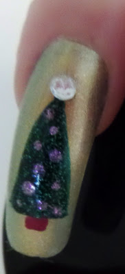 Christmas tree nail design