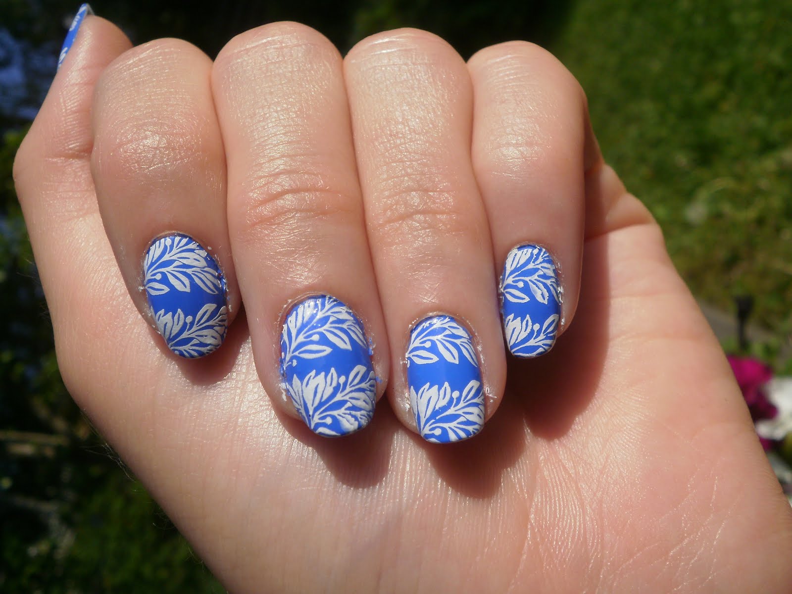 Blue and white stamping nail art