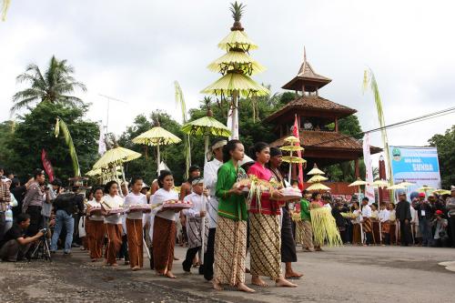 Warisan Budaya Sunda Upacara Seren Taun