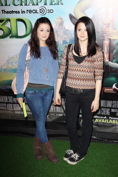 Megan and Kat Shrek premiere About Skins Movie