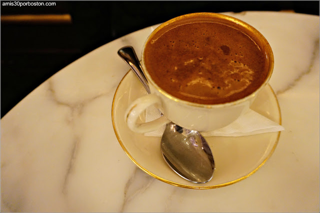 Taza de Chocolate Caliente de MarieBelle en Nueva York