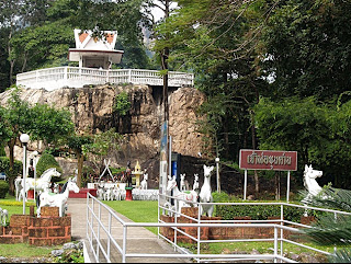 Chao Pho Khun Dan Shrine