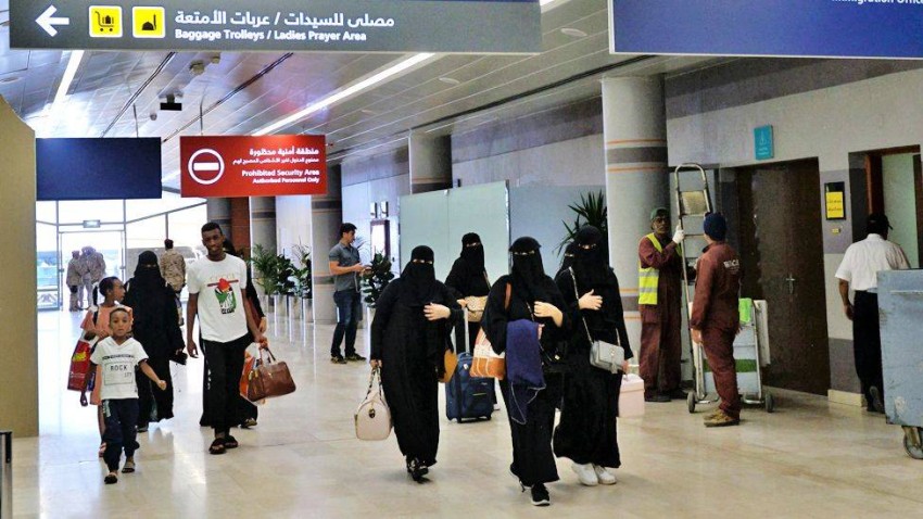 Saudi Arabia allows entry to those coming from the UAE, Germany, USA, Ireland, Italy, Portugal, UK, Sweden, Switzerland, France, and Japan. Today, Saturday, the Kingdom of Saudi Arabia decided to allow entry to those coming from 11 countries, after lifting a ban imposed to limit the spread of the new Corona virus, "with the application of institutional quarantine measures."