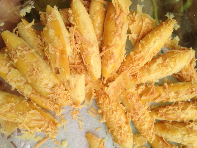 kue kastengel dengan keju kraft