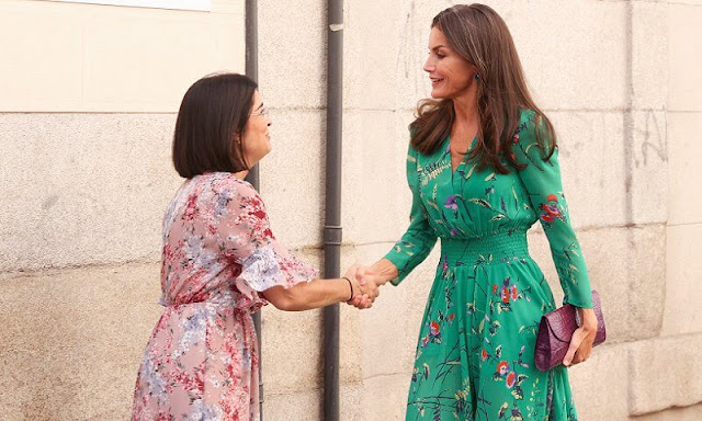 Queen Letizia wore a green floral print silk dress by Maje. Minister of Health Carolina Darias