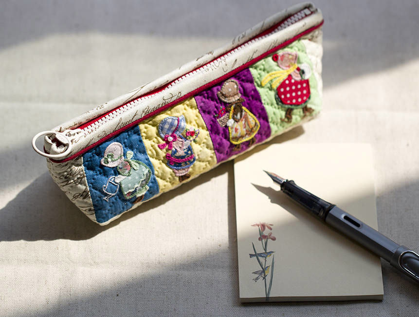 Cosmetic bag or pencil case. Application of fabric and embroidery. DIY step-by-step tutorial.