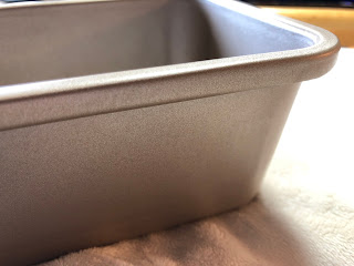 Square-rolled edge of OXO Good Grips Non-Stick Pro loaf pan