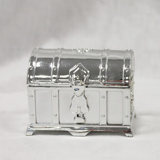 https://leaspartybazaar.com/product/treasure-box-2-silver/