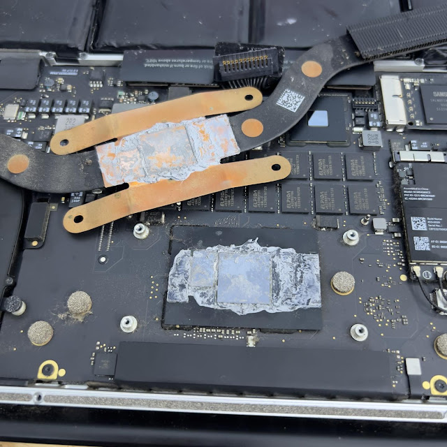 Tra keo tản nhiệt Macbook Pro 2015 15 inch