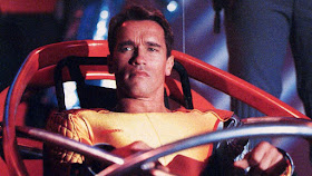 Arnold Schwarzenegger como Ben Richards en Perseguido