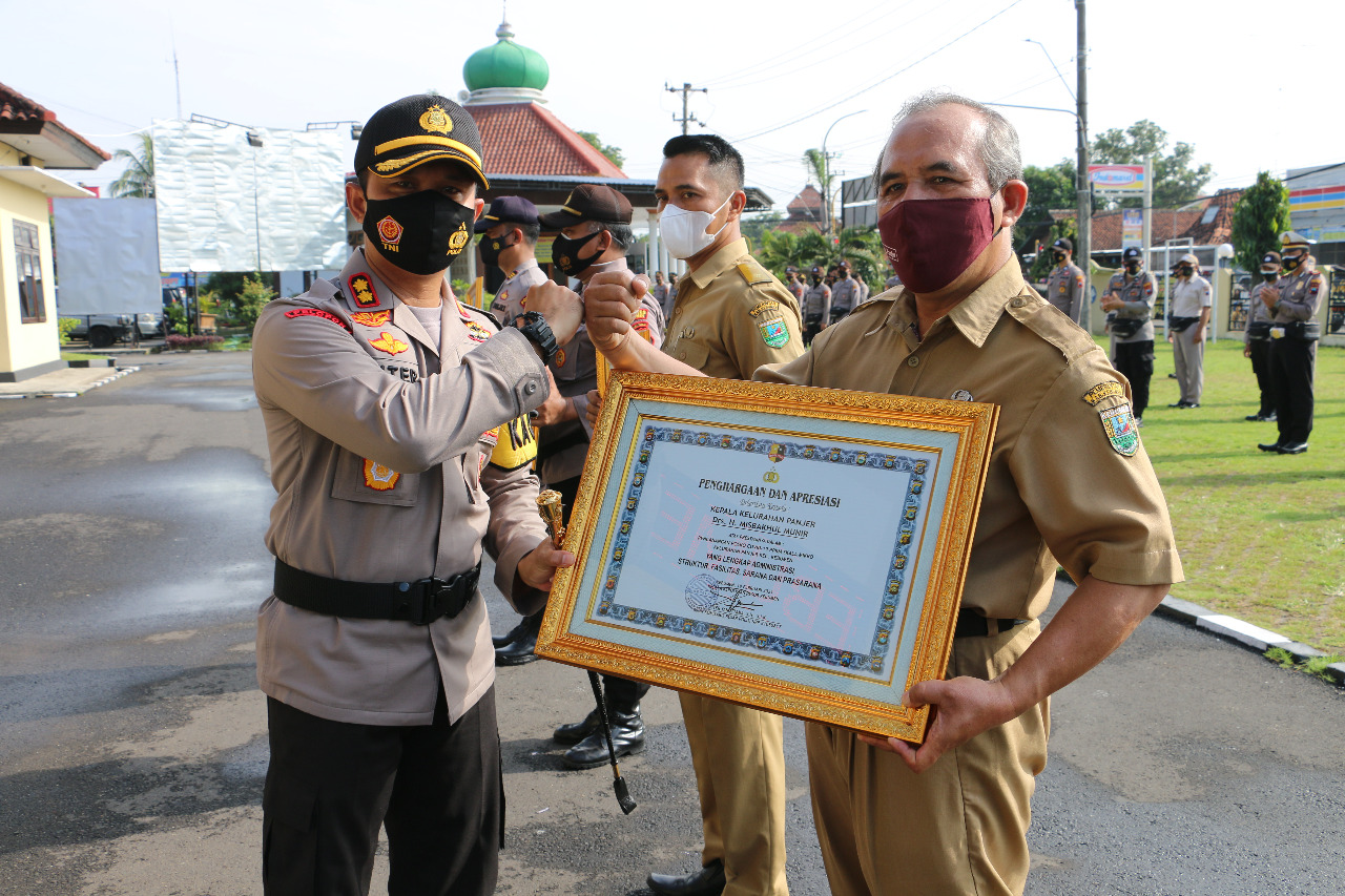 Dua Kelurahan dan Satu Desa Terima Reward dari Kapolres Kebumen