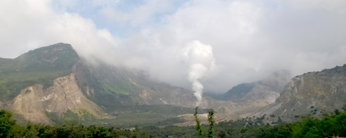 pemandangan gunung papan dayan