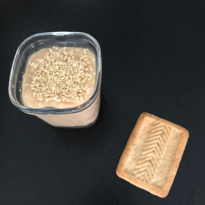 Compote de pommes biscuitée au sésame