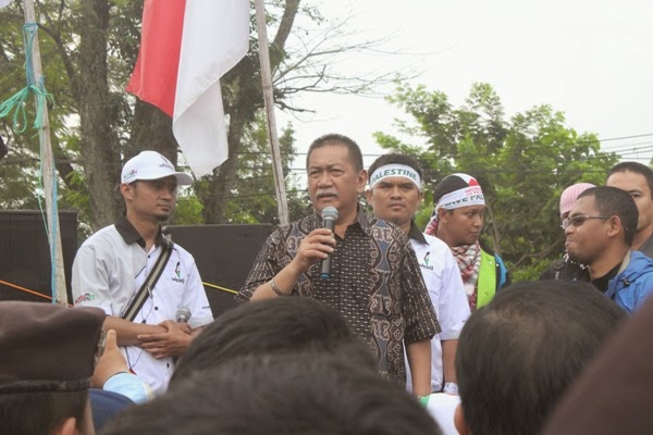 Hasil gambar untuk aksi deddy mizwar islam jawa barat di gedung sate