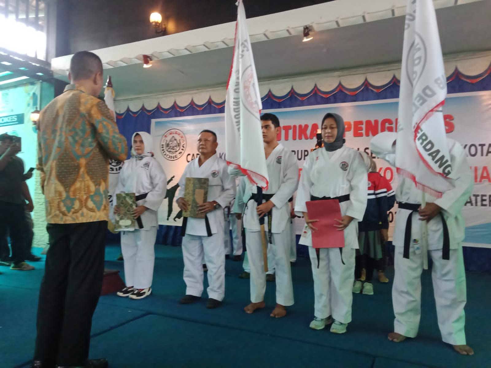 Dilantik Jadi Ketua Pengcab Medan Perguruan Karate Tako Indonesia, Dewi