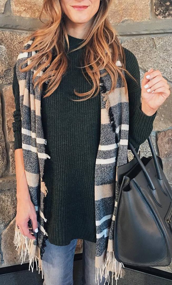 casual style addict / green sweater + printed scarf + bag + jeans